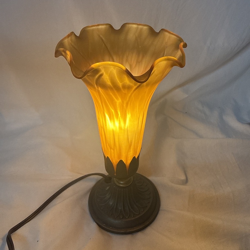 Tiffany Style Tulip Lily Trumpet Amber Glass Metal Base Accent Lamp Art Nouveau - Picture 2 of 9